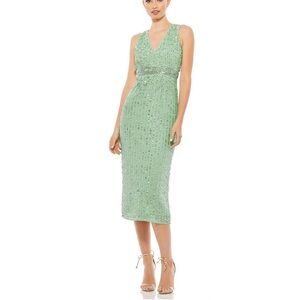 NWT - Mac Duggal Sequin embellished stunning sleeveless v-neck midi dress.
70267